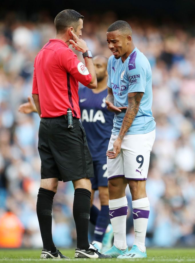 Soccer Football - Premier League - Manchester City v Tottenham Hotspur - Etihad Stadium, Manchester, Britain - August 17, 2019  Manchester City's Gabriel Jesus remonstrat