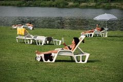 Česko zažilo první letní den, stanice hlásí teplotní rekordy