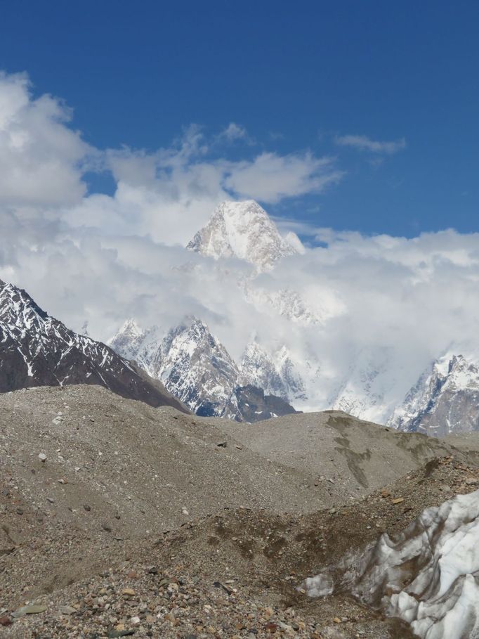 Karolína Grohová a Marek Disman při výpravě na Gasherbrum II (2021)