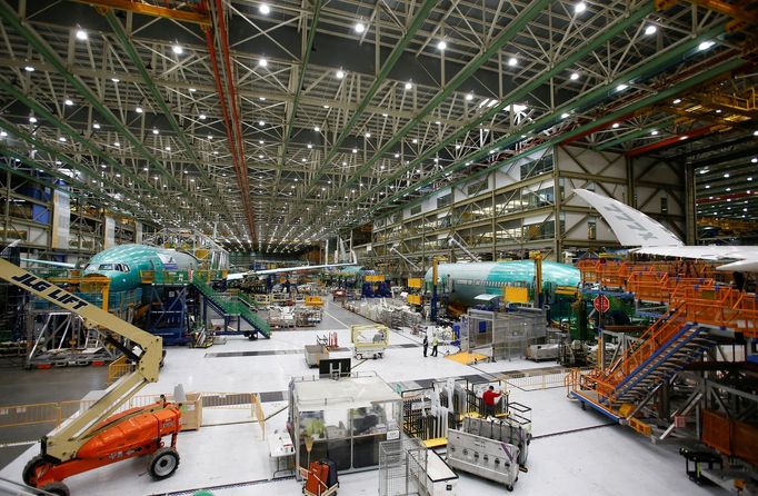 Výroba letadel Boeing 777X v americké továrně ve městě Everett.