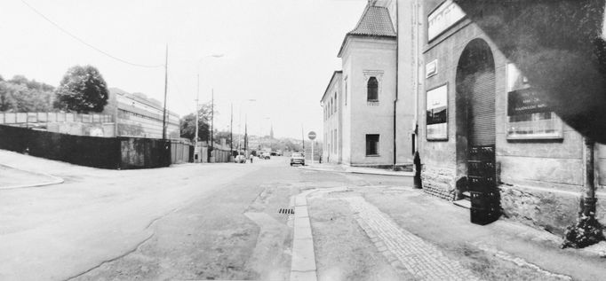 Jeseniova ulice poblíž kostela svatého Prokopa v roce 1982.