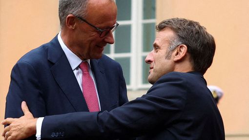 Německý kancléř Friedrich Merz s francouzským prezidentem Emmanuelem Macronem.
