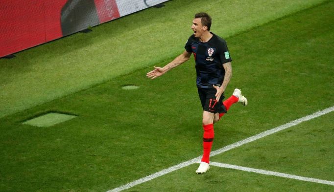 Mario Mandžukič slaví gól v semifinále MS 2018 Chorvatsko - Anglie