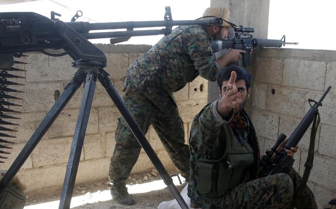 Syrské demokratické síly, v nichž představuje YPG, hlavní složku, na několika místech pronikly do Starého města Rakky.