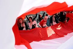 Mladí Poláci zbohatnou, podle nového zákona nemusí platit daň z příjmu