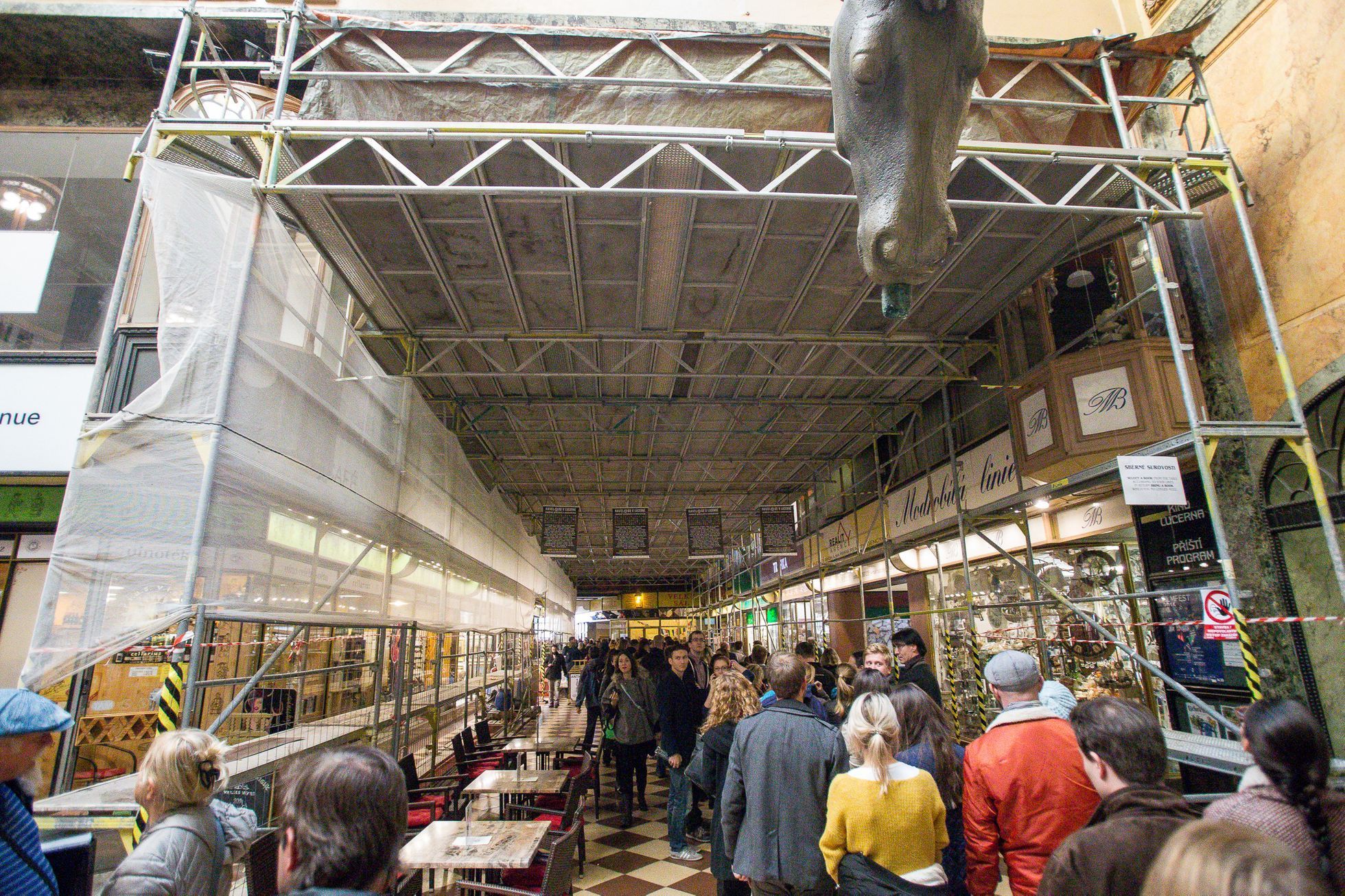 Otevření střechy Lucerny - říjen 2016 - Ondřej Kobza