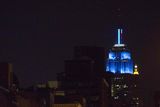 V New Yorku na počest Obamova vítězství osvítili vršek budovy Empire State Building modrým světlem.