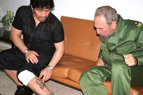 Geniální výkony, pletky s mafií i podvod historie. Před rokem zemřel Diego Maradona
