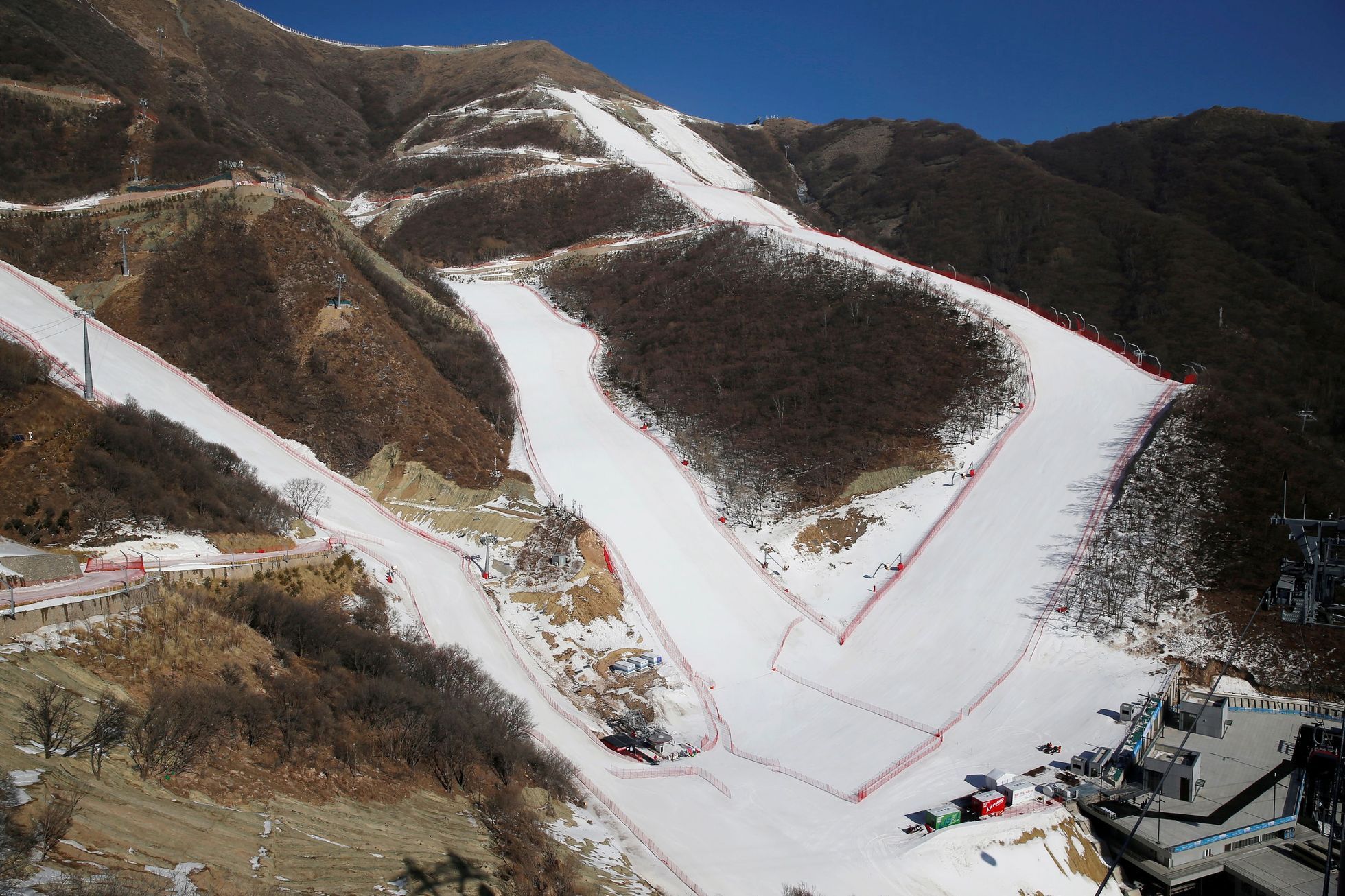 Stadiony pro olympiádu 2022: Yanqing (sjezdové lyžování)