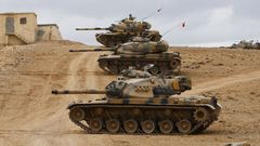 Turecké tanky poblíž syrské hranice