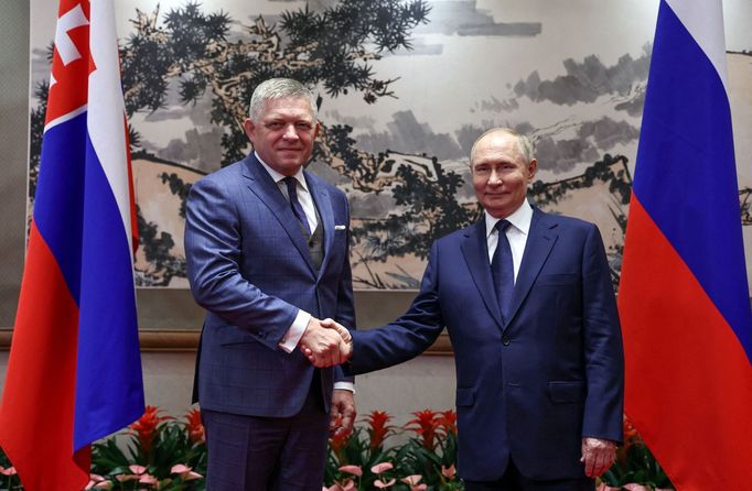 Setkání Roberta Fica s Vladimirem Putinem v Pekingu.