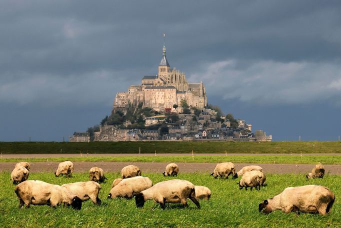 Klášter Mont-Saint-Michel ve francouzské Normandii byl postaven před 1000 lety.