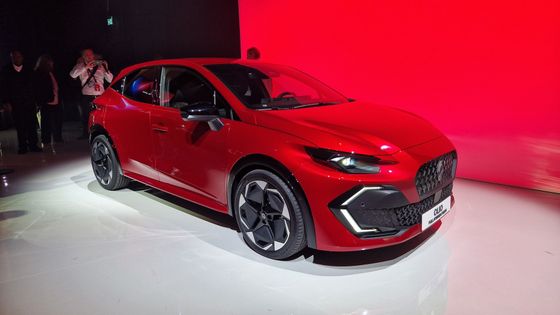 Radikální změna stylu. Renault Clio teď nepřehlédnete, pořád má normální motory