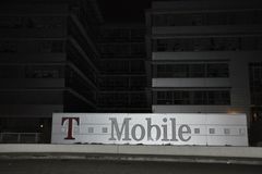 T-Mobile zvýšil tržby na 12 miliard a snížil provozní zisk