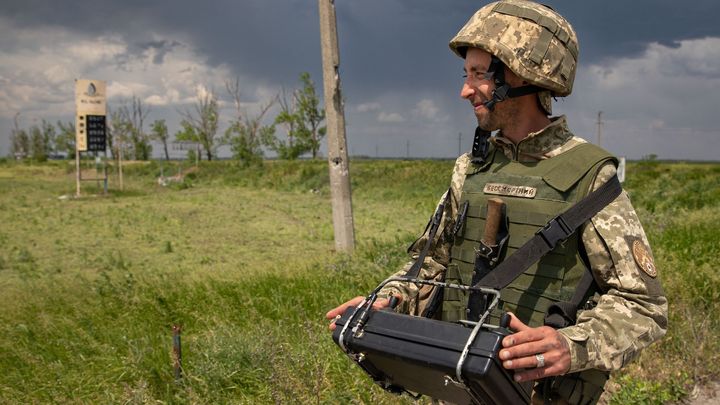 K řece nechoďte, u Dněpru číhá smrt. Reportéři Aktuálně.cz v ostřelovaném Chersonu
