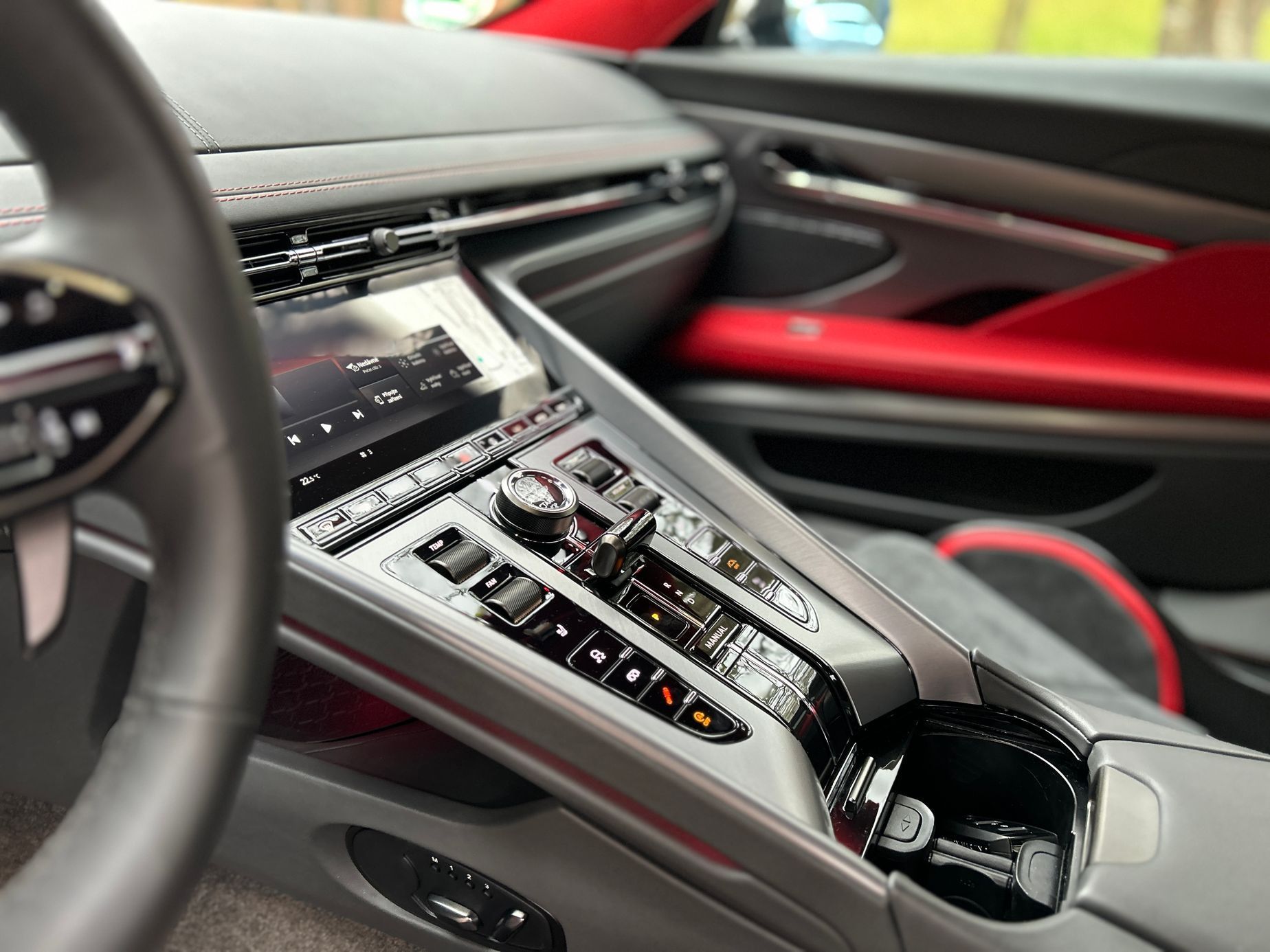 Aston Martin DB12