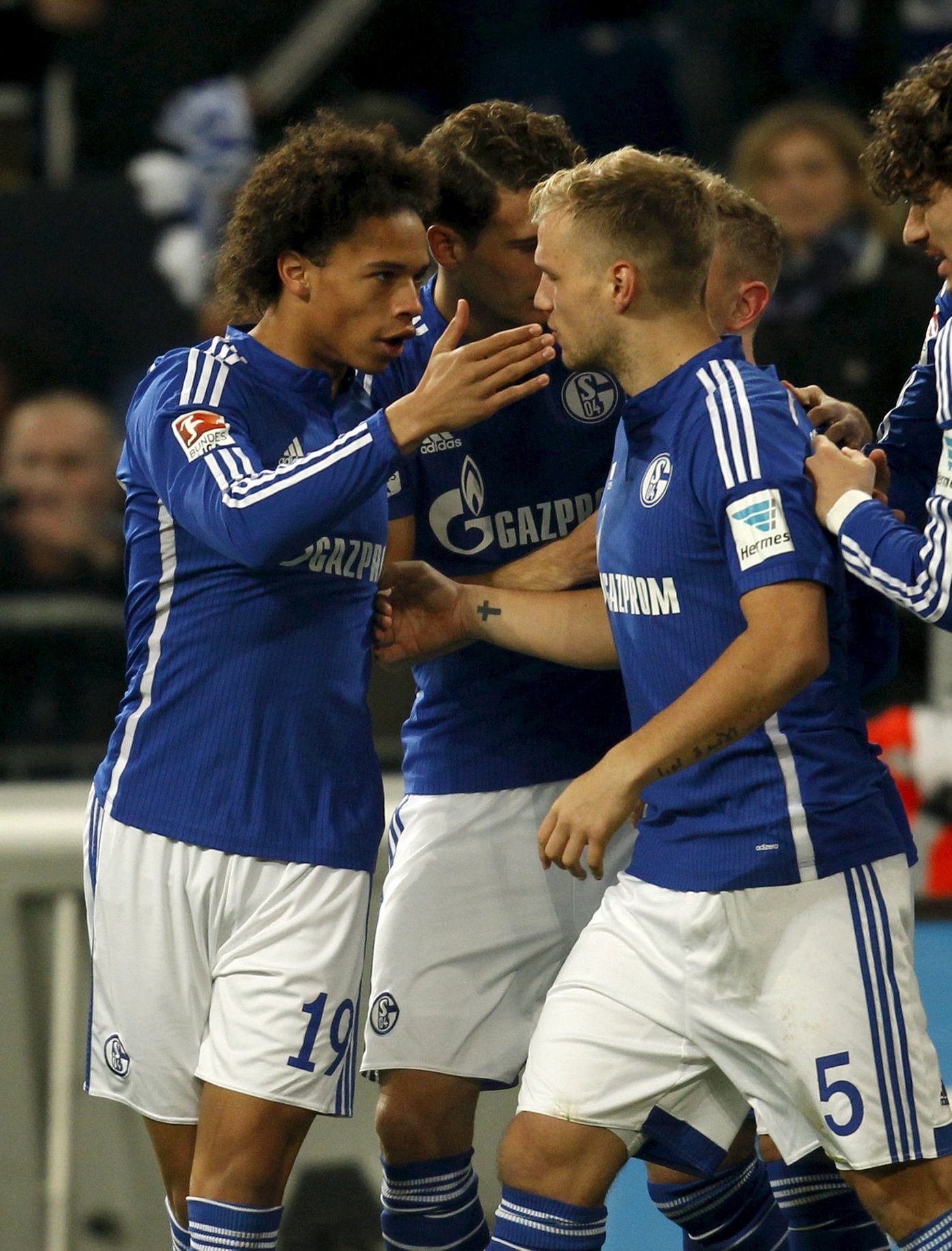 Leroy Sane a Johannes Geis (Schalke 04)