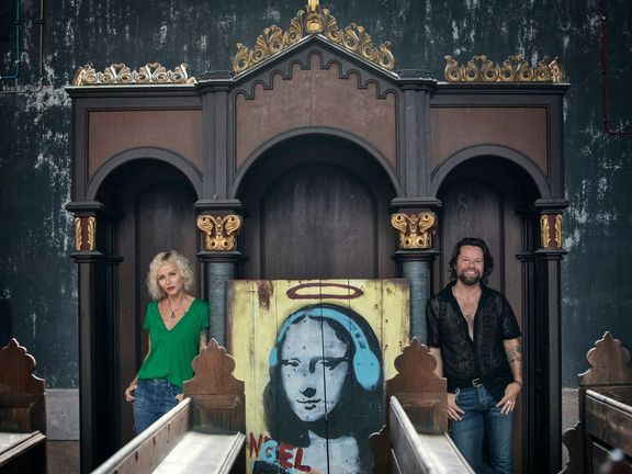 Karin a Richard v kostele v Chotěvicích.