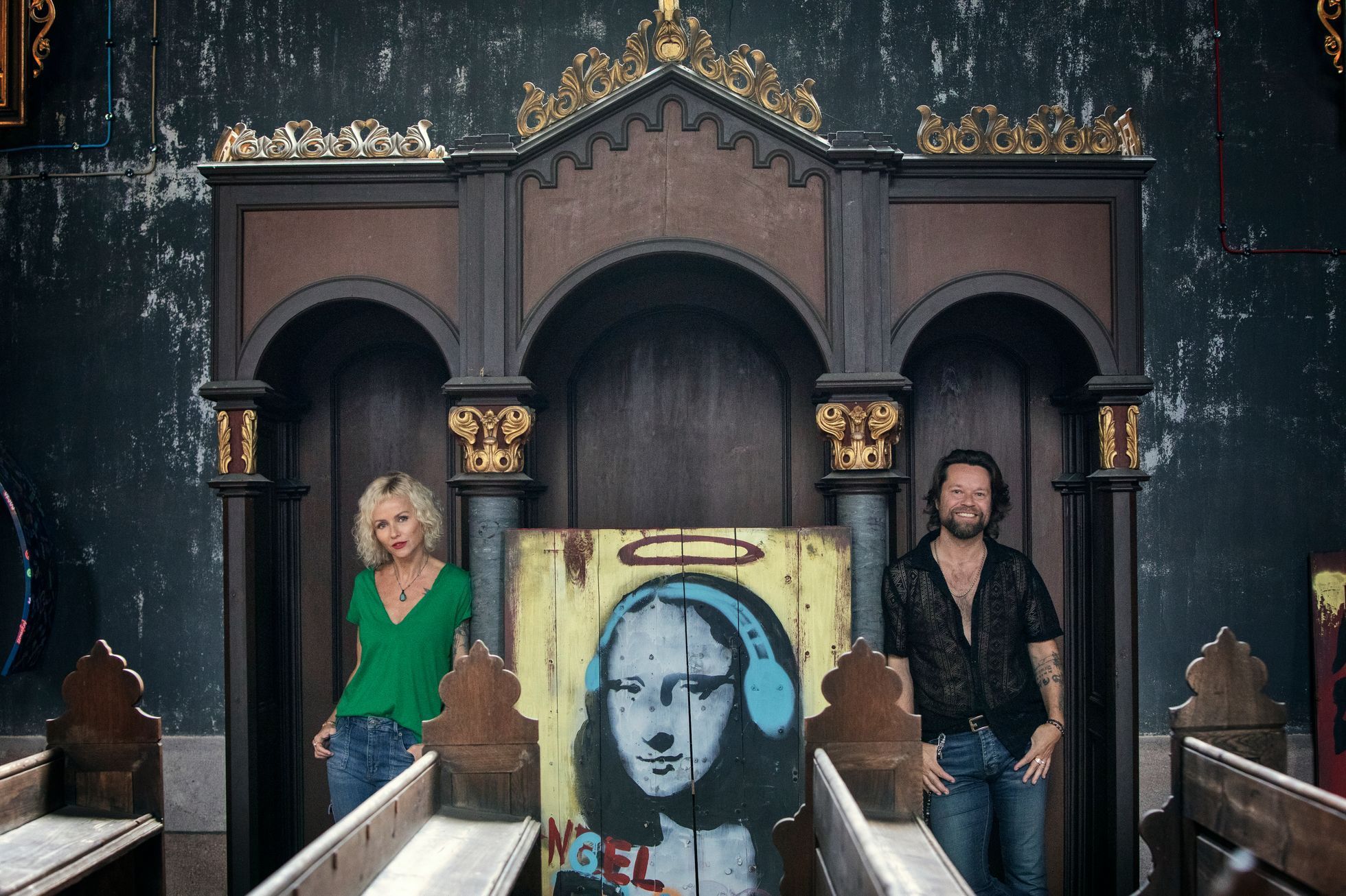 Chotěvice, Karin Babinská,režisérka, herečka, spisovatelka písničkář, herec, Richard Krajčo, frontman kapela Kryštof, Kostel sv. Petra a Pavla, umění,  pop art