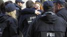 Officers embrace near the site of the explosion on Boylston Street after the FBI officially returned jurisdiction of the area over to the city in Boston, Massachusetts, April 22, 2013. REUTERS/Chitose Suzuki/Boston Herald/Pool (UNITED STATES - Tags: CRIME LAW DISASTER) Published: Dub. 22, 2013, 11:51 odp.