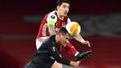 Héctor Bellerin a Jan Bořil ve čtvrtfinále EL Arsenal - Slavia