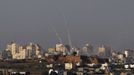 Smoke trails are seen as rockets are launched from the northern Gaza Strip November 16, 2012. Rockets fired from Gaza hit several sites in southern Israel on Friday shortly after Egyptian Prime Minister Hisham Kandil arrived in the Palestinian enclave. REUTERS/Ronen Zvulun (ISRAEL - Tags: POLITICS CIVIL UNREST MILITARY TPX IMAGES OF THE DAY) Published: Lis. 16, 2012, 8:19 dop.