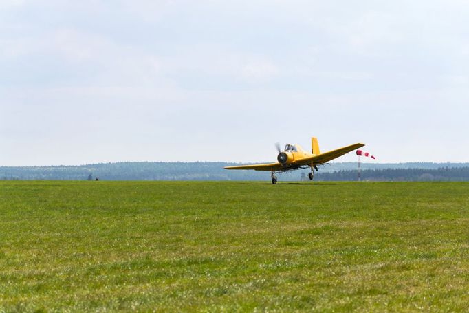 Zlín Z-37 Čmelák, v 70. a 80. letech létaly nad poli i lesy v Československu stovky exemplářů tohoto speciálně zkonstruovaného letadla.