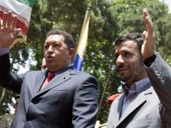 Hugo Chávez s íránským prezidentem Mahmúdem Ahmadínežádem.