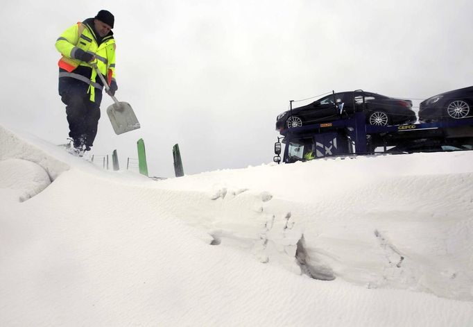 15. března 2013: Tisíce motoristů uvízlo na silnicích.