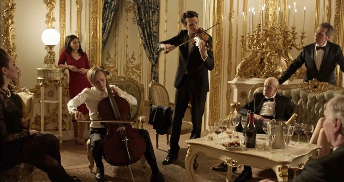 Bartosz Bielenia jako Matúš a Sabin Tambrea v roli Alberta.