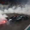 Lewis Hamilton se loučí s vozem Mercedes po VC Abú Zabí F1 2024