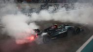 Lewis Hamilton se loučí s vozem Mercedes po VC Abú Zabí F1 2024