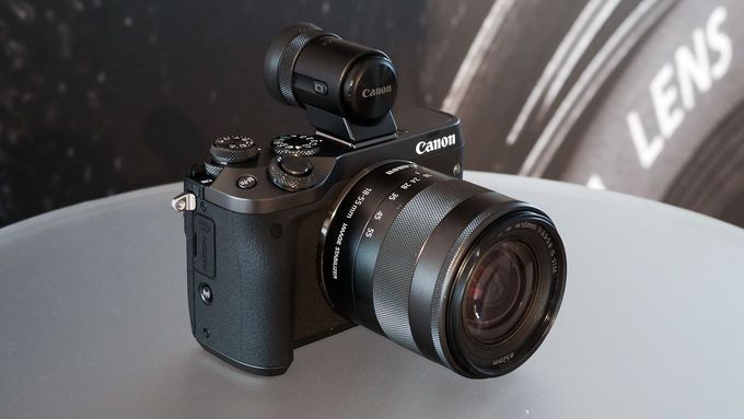 Nový systémový kompakt Canon EOS M6.