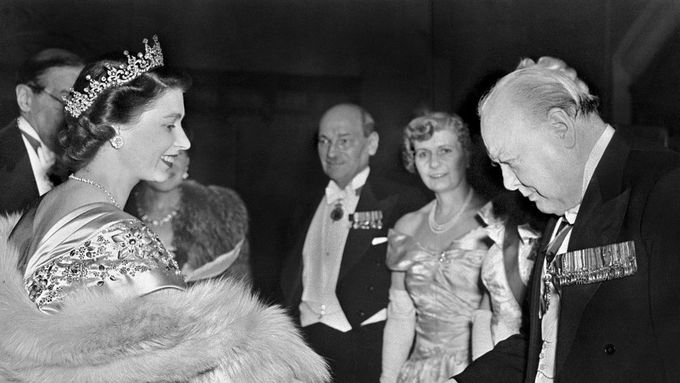 Churchill a ti druzí. Patnáct královniných premiérů na patnácti snímcích