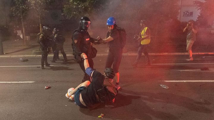 Napětí v Srbsku roste, noční protesty proti prezidentovi provázelo další násilí; Zdroj foto: Reuters