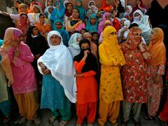 Loni v srpnu vypukly v Kašmíru masové protesty proti indické nadvládě. Převážně muslimský region požaduje odtržení od Indie.