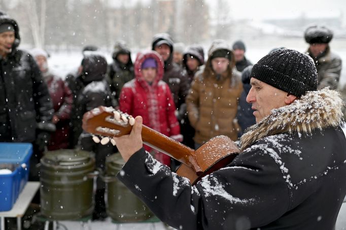 Život bezdomovců v třeskutých mrazech na Sibiři v Rusku.  19. 2. 2020