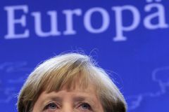První nátlak SPD na Merkelovou: Změňte politiku v EU