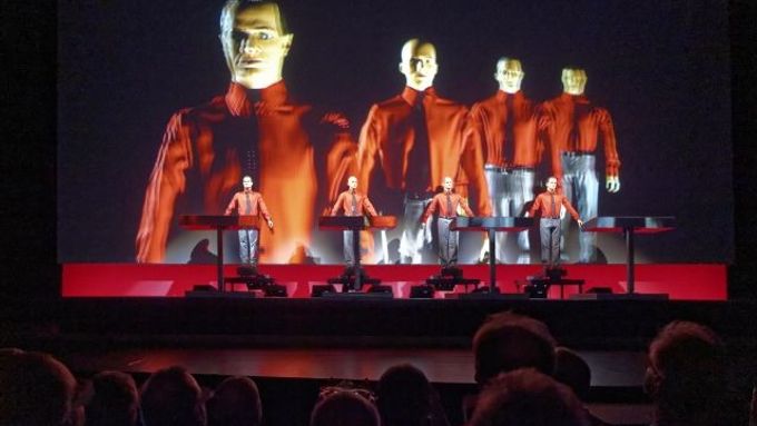 Legendární německá skupina Kraftwerk, kterou v roce 1970 založili Florian Schneider a Ralf Hütter.