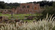 Každého, kdo vystoupí ze stínu topolů, čeká kamenný strážce starověkého středomořského města Leptis Magna. Člověk je ohromen a zaskočen minulostí, již má na dosah, a zrychlí se mu tep, uvádí stanice CNN.