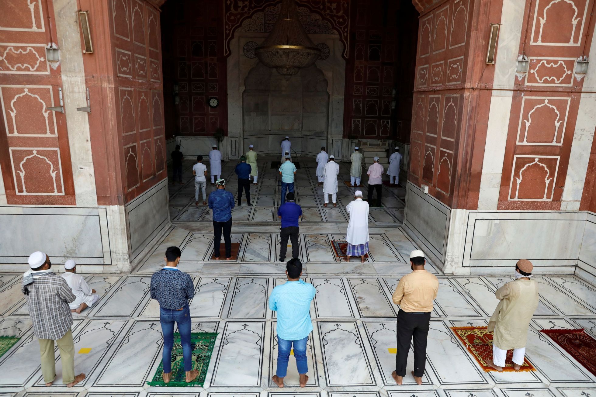 Indie otevřela mešity, které byly zavřeny kvůli koronaviru.
