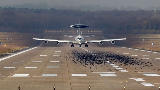 FOTO K hranicím s Ukrajinou míří letouny AWACS