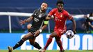 Memphis Depay a Alphonso Davies v semifinále LM Bayern - Lyon