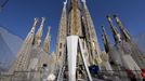 Pohled na probíhající výstavbu baziliky Sagrada Familia v Barceloně. Ve čtvrtek 30. října 2025 se stala nejvyšším kostelem na světě.