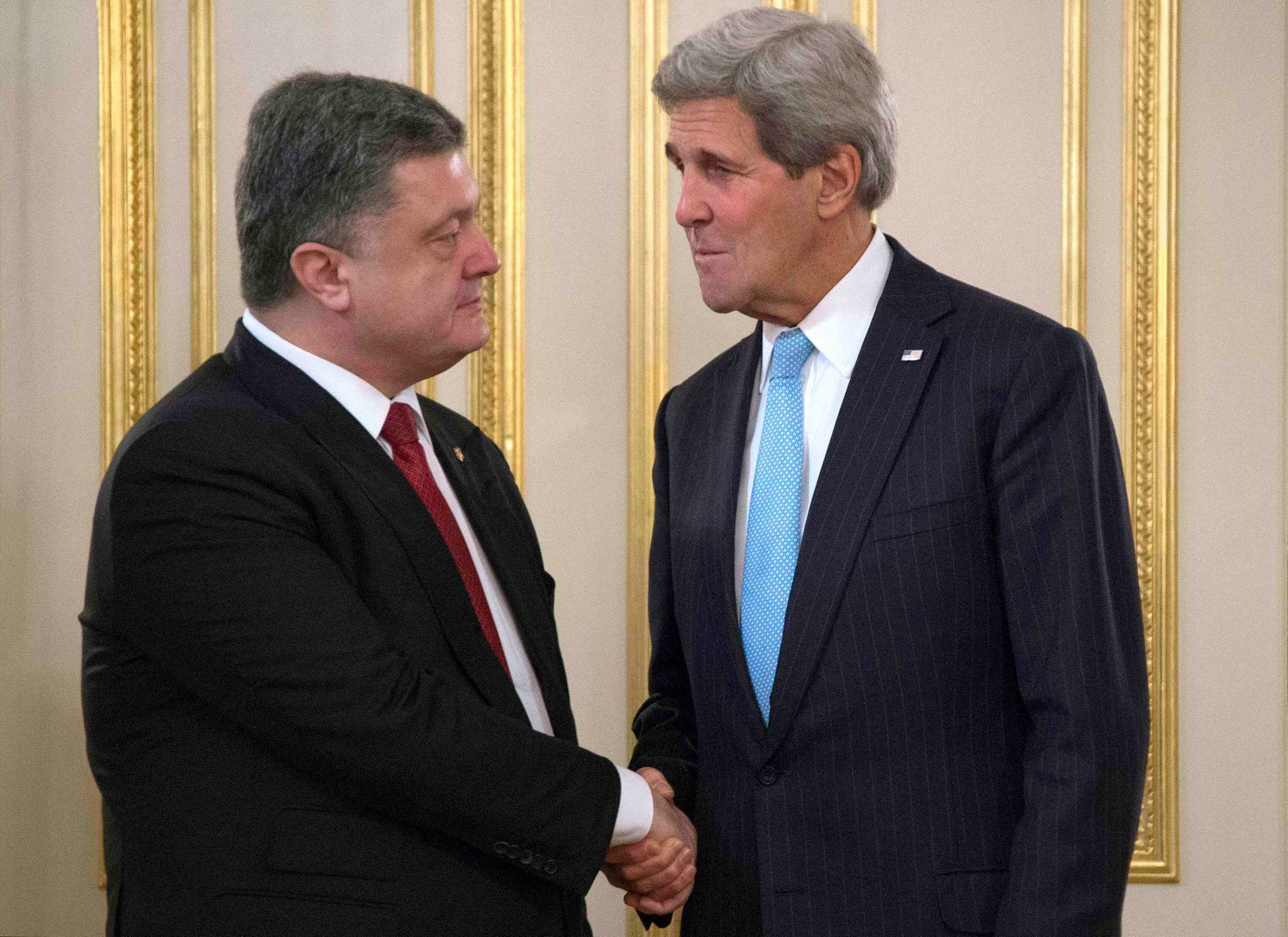 John Kerry a Petro Porošenko při jednání v Kyjevě