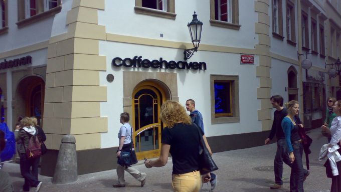 Pobočka coffeeheaven na pražském Můstku sídlí v nejstarším domě na pravém břehu Vltavy
