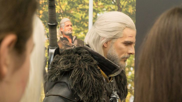 Známý zahraniční cosplayer Maul jako Geralt z Rivie. Na fotku s ním se stála neuvěřitelná celodenní fronta.