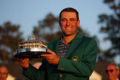 Golfista Scheffler poprvé triumfoval na majoru Masters a má slavné zelené sako