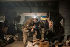 "Obránci Mariupolu a Černobylu se vrací domů." Ukrajina a Rusko si vyměnily zajatce