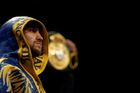 Vlast má přednost. Boxerský šampion vzdal titulový souboj, aby mohl bránit Ukrajinu